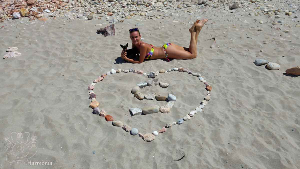 cuore; sassi; Spiaggia; firiplaka; Milos; disegno romantico;