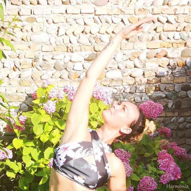 asana; yoga; guerriero inverso; insegnante yoga;