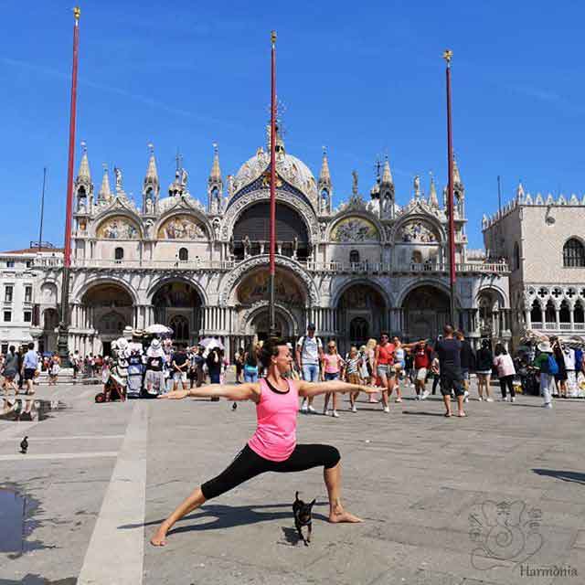 asana; yoga; insegnante yoga; guerriero 2; Virabhadrasana 2; Venezia;